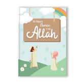 Kinderboek over mooie namen van Allah met kleurrijke illustraties en houten bord
